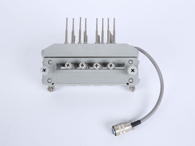 HH102A單相PC國網(wǎng)、南網(wǎng)背出線(xiàn)表座帶輔助端子（105、125MM-孔距，M8-螺桿）