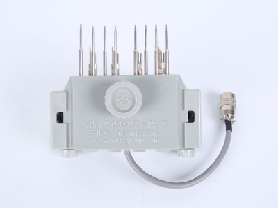 HH103單相國網(wǎng)、南網(wǎng)背出線(xiàn)表座（105、125MM-孔距，M8-螺桿）