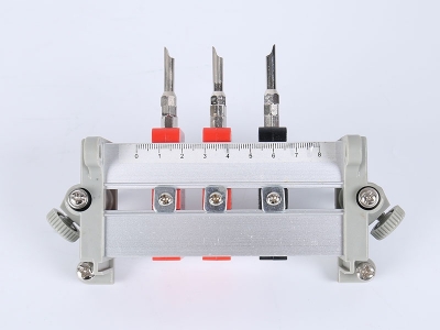 HH2017A單相鋁合金背出線(xiàn)表座（3滑塊-105、125MM-孔距，M8-螺桿）