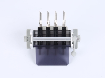 HH2019B-單相偏心輪下出線(xiàn)表座（4滑塊-120孔距，M6-螺桿）