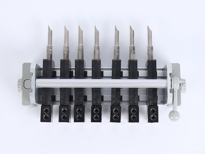 HH2020B三相偏心輪下出線(xiàn)表座 （7滑塊 150、155、165、180、 200x40MM 孔距,M6 螺桿）